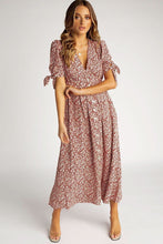 将图片加载到图库查看器，CALL THE SHOT RED FLORAL MIDI DRESS
